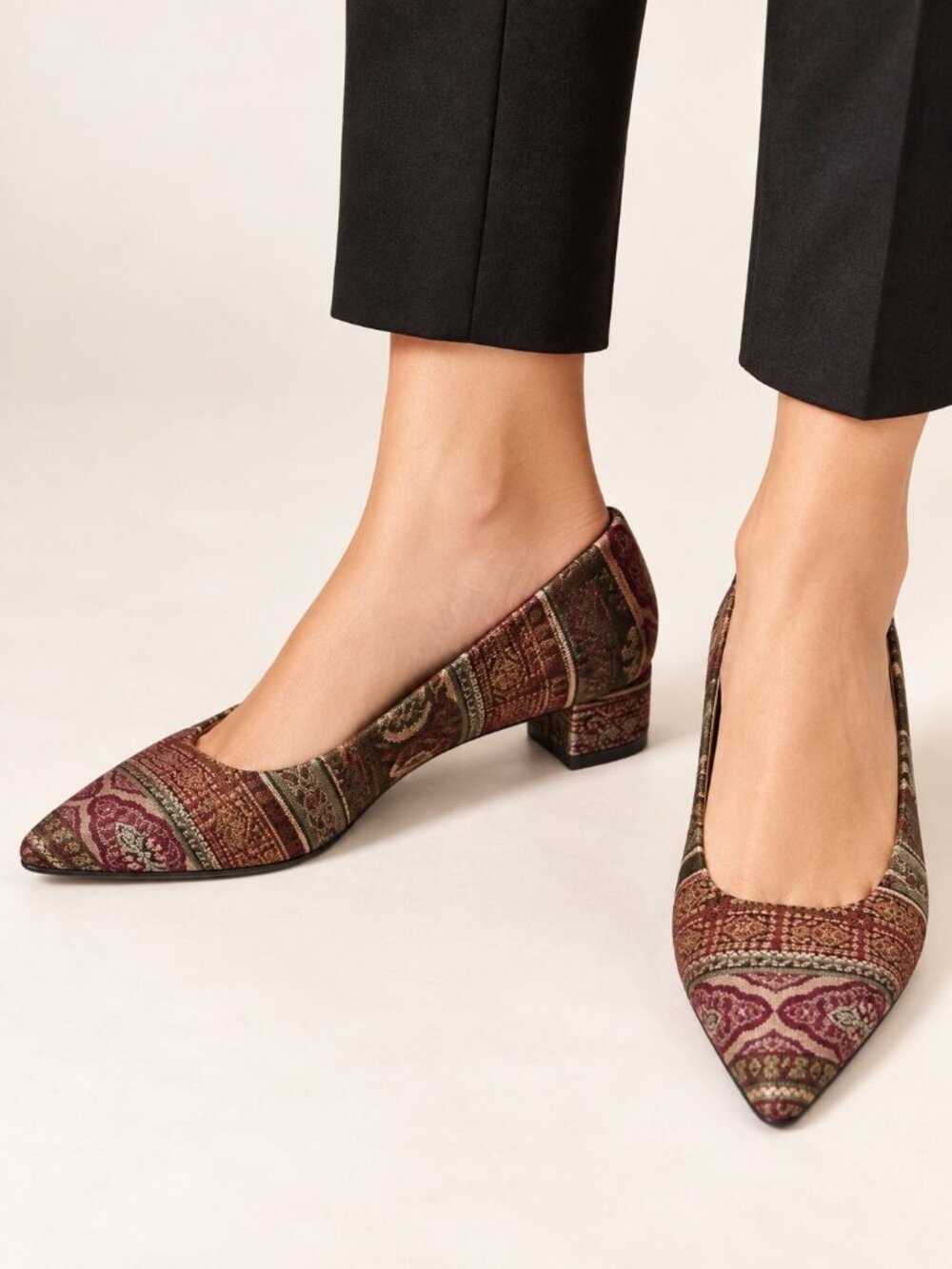 Paloma Picasso Multicolor Tapestry Print Pointed Toe Low Heel Pumps size 9